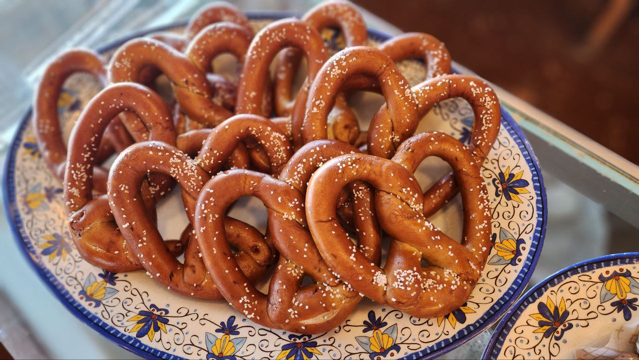 Pretzels 1/2 Dozen (6)